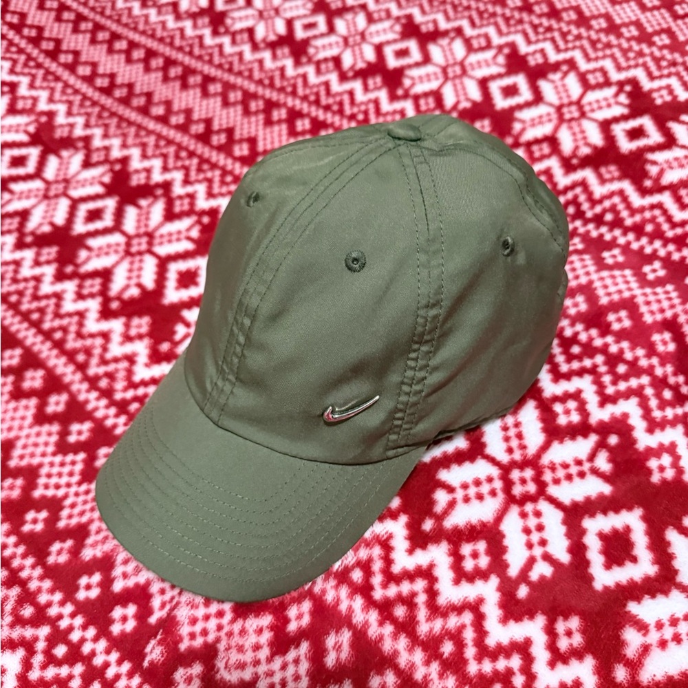 Nike Dri-FIT Club Cap - Metal Swoosh Heritage86 Hat - Olive Green